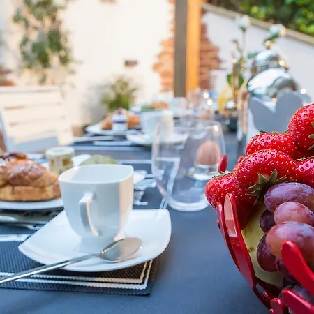 La & Bed & Breakfast