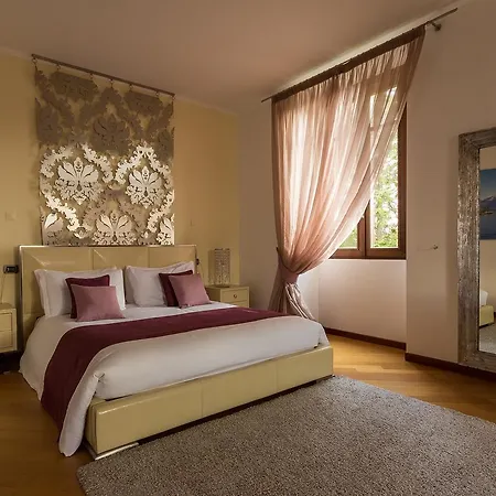 La & Bed & Breakfast 3*