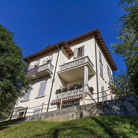 La & Nocleg ze śniadaniem 3*